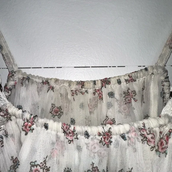 Vintage Urban Outfiters Kimchi Blue Floral Ruffle Crop Top XS - Picture 2 of 4
